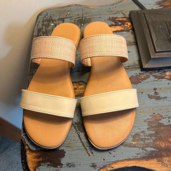 NEW Women’s Lauren Conrad, memory foam sandals. Tan and beige.Worn once - Picture 5 of 6
